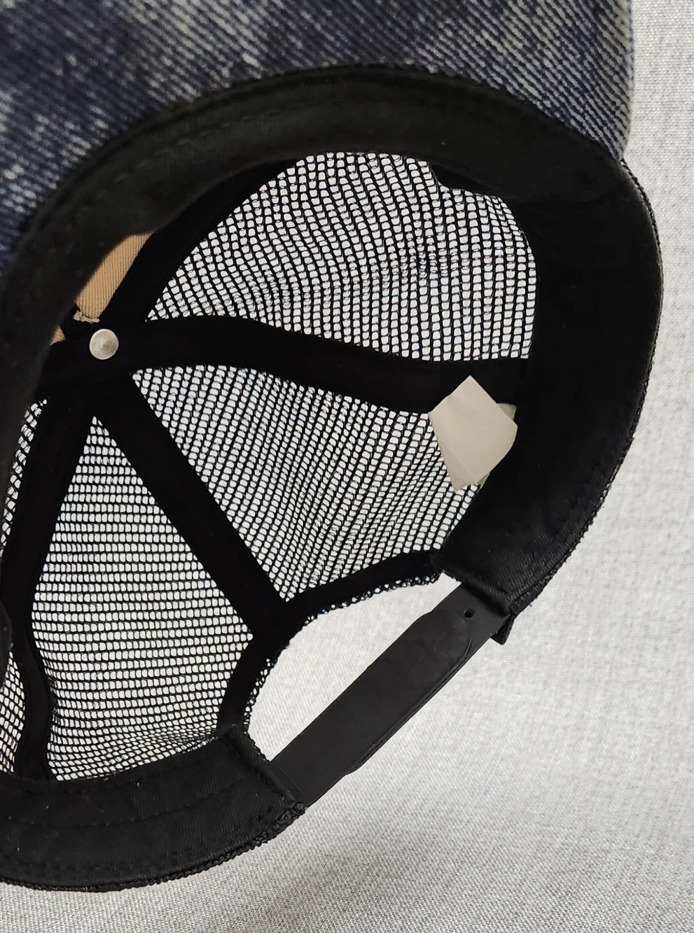 VANS Off The Wall Multi-Colored Snapback Adjustable Trucker Hat. - Picture 7 of 7